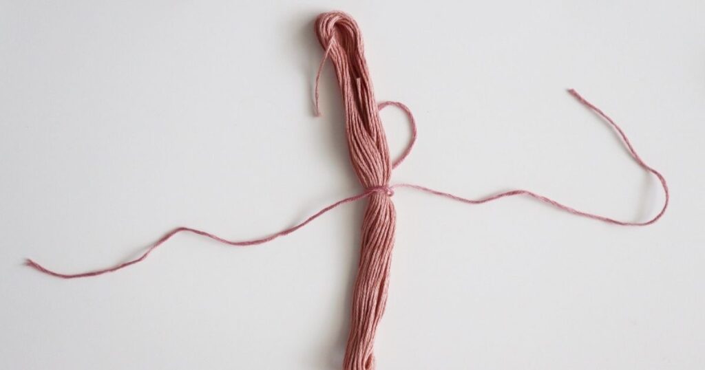 刺繍糸1カセで紐付きタッセル1個を作る方法